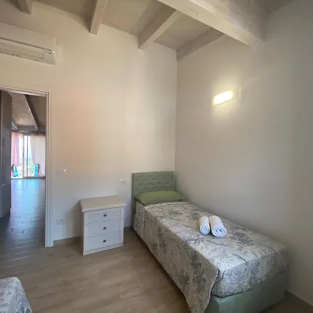Elegant Three-room Overlooking The Sea Appartamento Badesi