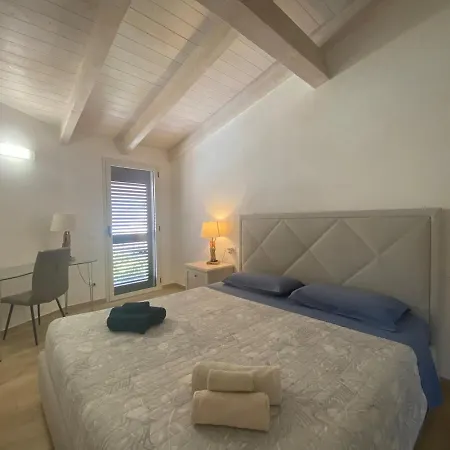 Elegant Three-room Overlooking The Sea