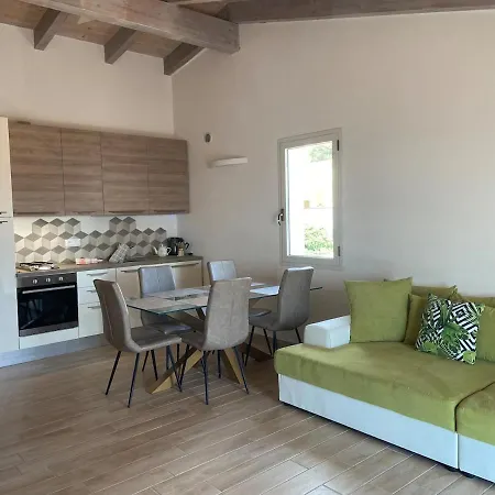 Elegant Three-room Overlooking The Sea Appartamento Badesi