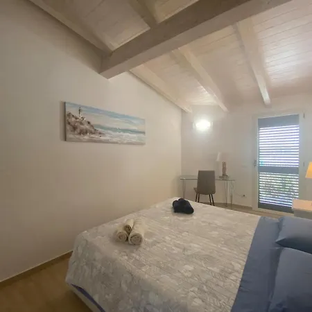 Elegant Three-room Overlooking The Sea *